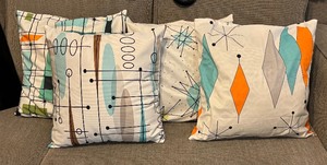 lot 111 image: Mid Century Style Accent Pillows