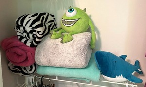 lot 131 image: Variety of Blankets and Plush Toys