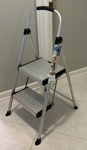 lot 160 image: Cosco Step Stool