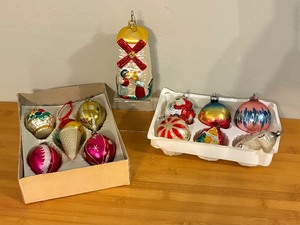 lot 188 image: Fabulous Festive Ornaments