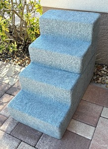 lot 198 image: Pet Stairs by Best Pet Supplies