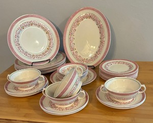 lot 139 image: Vintage Woods of Burslem Lymm China Grouping