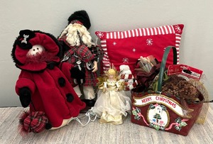 lot 203 image: Deck the Halls  Christmas Decor