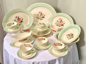 lot 169 image: Vintage Homer Laughlin China Set  Vintage Homer Laughlin L52 N5