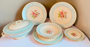 lot 119 image: Vintage Homer Laughlin Georgian Dishes