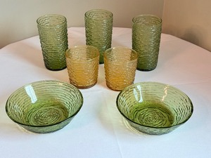 lot 120 image: Vintage Soreno Avocado Green Tumblers and Bowls & Vintage Soreno Harvest Gold Glass Lowballs