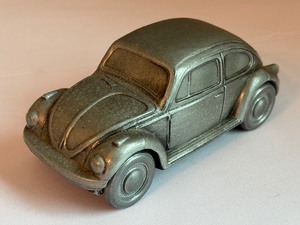 lot 122 image: Vintage 1977 Volkswagen Metal Bank