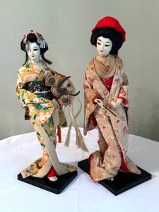 lot 117 image: Two Vintage Japanese Geisha Dolls