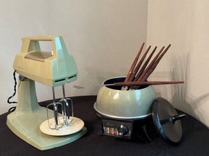 lot 30 image: Vintage Avocado Green Electric Fondue Pot and Vintage Avocado Green General Electric Kitchen Mixer