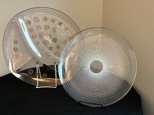 lot 61 image: Two Vintage MCM Glass Platters including a Vintage Sinclair Glama Dorothy Thorpe Glass Platter