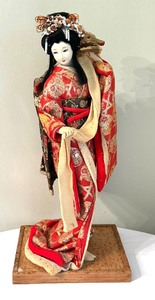 lot 116 image: Vintage Japanese Geisha Doll with Dragon
