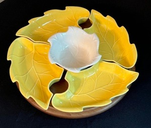 lot 29 image: Mid Century Modern Lazy Susan Appetizer Server