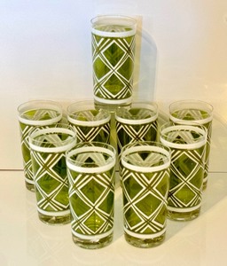 lot 23 image: Set of Nine Vintage Georges Briard Glass Tumblers