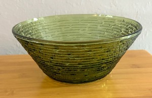 lot 206 image: Avacado Green Vintage Anchor Hocking Bowl