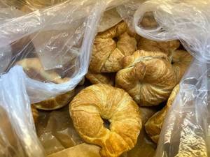UR. 50x La Francaise Bakery Baked Sliced Butter Croissants