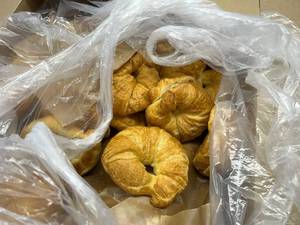 UR. 50x La Francaise Bakery Baked Sliced Butter Croissants