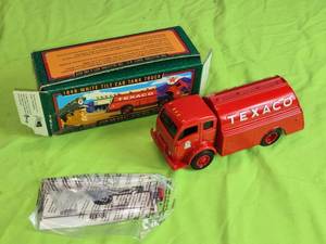 lot 19 image: 1996 Ertl Collectibles 1949 Texaco White Tilt Cab Tank Truck Coin Bank - Die-Cast