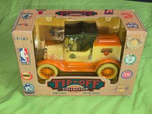 lot 22 image: New York Knicks Die-Cast Metal Bank from Tip-Off Collection