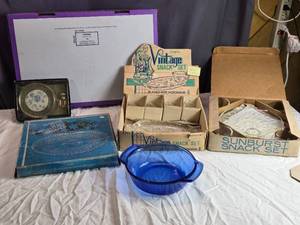 lot 37 image: Vintage Snack and Hostess Plate Sets - 8 Piece Anchor Hocking and Indiana Glass Co. Is Missing 2 Pieces