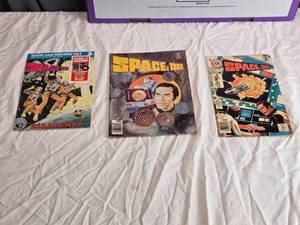 lot 77 image: Vintage Space 1999 Book and Record Set - 3 Pieces