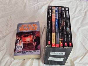 lot 94 image: Star Wars Book Bundle Jedi Academy Trilogy and Episodes I-VI Box Set