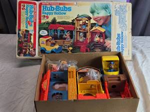 lot 97 image: Mattel Hub-Bubs Happy Hollow Preschool Playset Complete with Figures