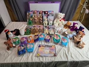 lot 98 image: Large Collection of Beanie Babies