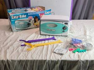 lot 99 image: Easy-Bake Oven & Snack Center with Accessories - Complete Set