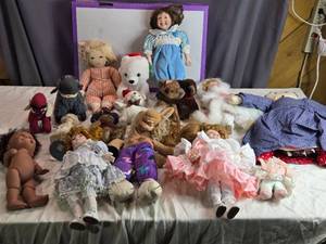 lot 102 image: Large Collection of Vintage Dolls and Stuffed Animals