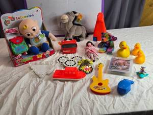 lot 105 image: Mixed Lot of Childrens Toys Including CoComelon Doll, View Master, and Rubber Ducks