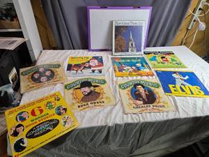 lot 109 image: Collection of Vintage Childrens and Country Music Vinyl Records