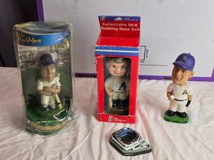 lot 135 image: Lot of 3 MLB Bobblehead Dolls and Tiger Stadium Replica