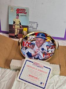 lot 137 image: Mickey Mantle Collectible Plate and Comic Book