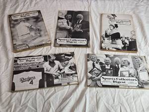 lot 144 image: Lot of 5 Vintage Sports Collectors Digest Magazines - 1980s