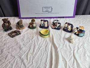lot 170 image: Collection of 10 Bear and Cat Figurines with Heart-Shaped Dish