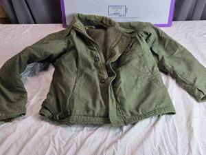 lot 172 image: Vintage Military-Style Green Jacket with Fleece Lining Approx. Size L