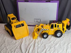 lot 174 image: Lot of 2 CAT Construction Vehicles - Mighty Motorized Front Loader and Bulldozer