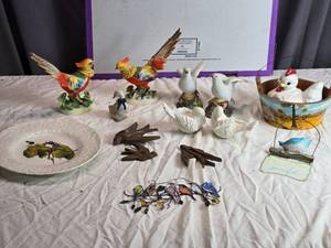 lot 191 image: Bird Collection Ceramic Figurines and Decorative Plate