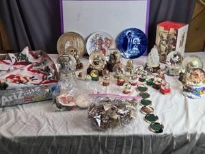 lot 211 image: Collection of Holiday Themed Snow Globes and Decorative Items (a few have no fluid)