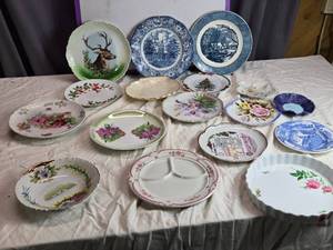 lot 214 image: Collection of Assorted Vintage Decorative Plates