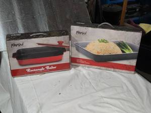 lot 247 image: Set of 2 Parini Bakeware - Rectangle Baker and Rectangular Serving Dish