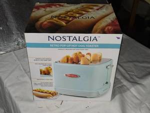 lot 248 image: Nostalgia Retro Pop-Up Hot Dog Toaster