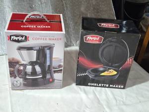 lot 250 image: Parini 5 Cup Coffee Maker and Omelette Maker - Compact Kitchen Appliances Set