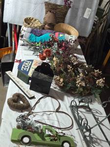 lot 255 image: Assorted Home Decor Items including Baskets, Florals, and Signs