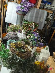 lot 259 image: Assorted Decorative Floral Arrangements and Wreaths Collection