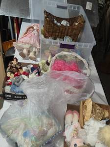 lot 260 image: Mixed Lot of Vintage Dolls, Stuffed Animals, and Easter Decorations