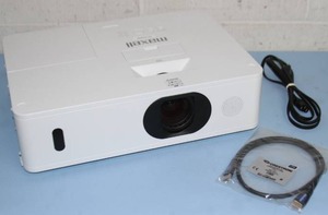 lot 71 image: Maxell MC-WU5505 WUXGA 5200-ANSI Lumen Home Theater HD Projector  Video Projection System