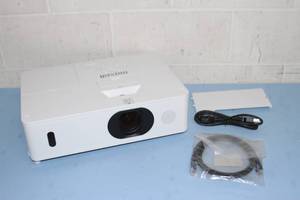 lot 105 image: Maxell MC-WU5505 WUXGA 5200-ANSI Lumen Home Theater HD Projector  Video Projection System