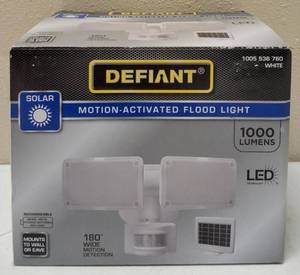 lot 10 image: Defiant  Motion Activated Flood Light - White - 1000 Lumens