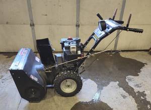 lot 3 image: Spirit  Snow Thrower w TECUMSEH engine